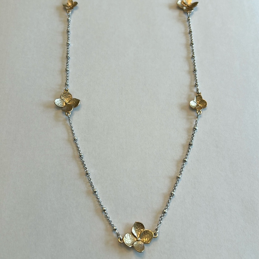Two Tone Flower Necklace
